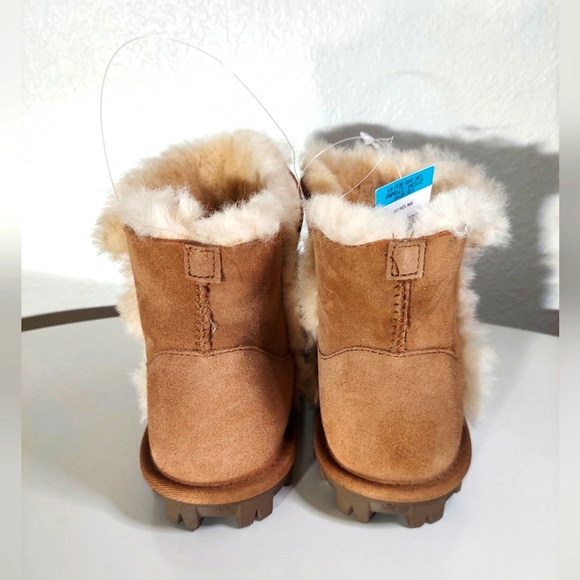 Kirkland Signature Chestnut Suede Short Shearling Boots - Picture 3 of 15